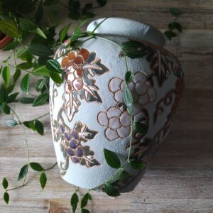 Vase Effet Sablé Vert Pastel et Motifs Fleuris