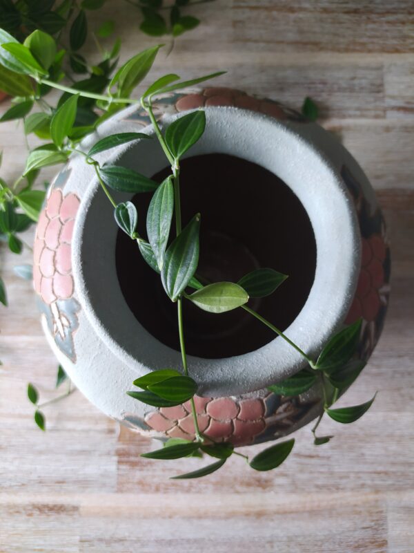 Vase Effet Sablé Vert Pastel et Motifs Fleuris – Image 4