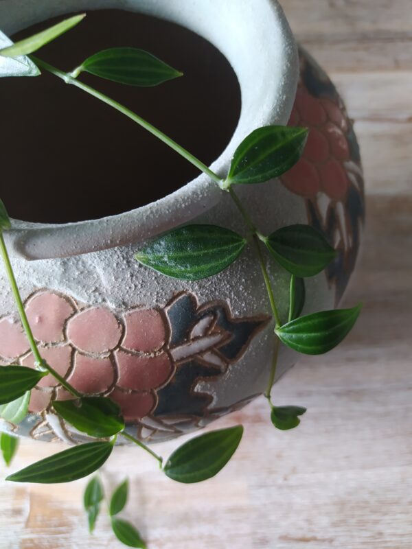 Vase Effet Sablé Vert Pastel et Motifs Fleuris – Image 5