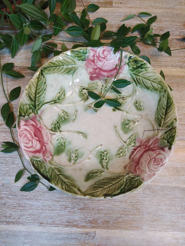 Assiette Vintage en Barbotine Motif Roses