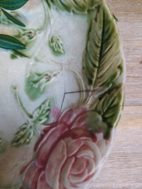 Assiette Vintage en Barbotine Motif Roses – Image 2