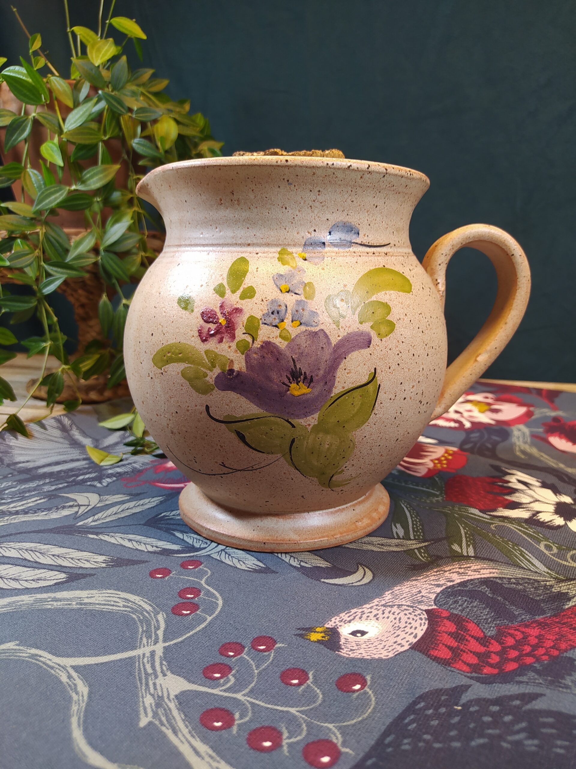 Pichet en grès vintage à glaçons motifs fleurs.
