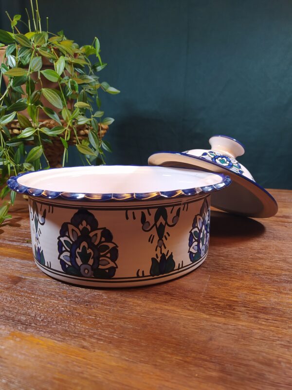 Tajine à Motifs Fleuris en Camaïeu Bleu et Vert – Image 6