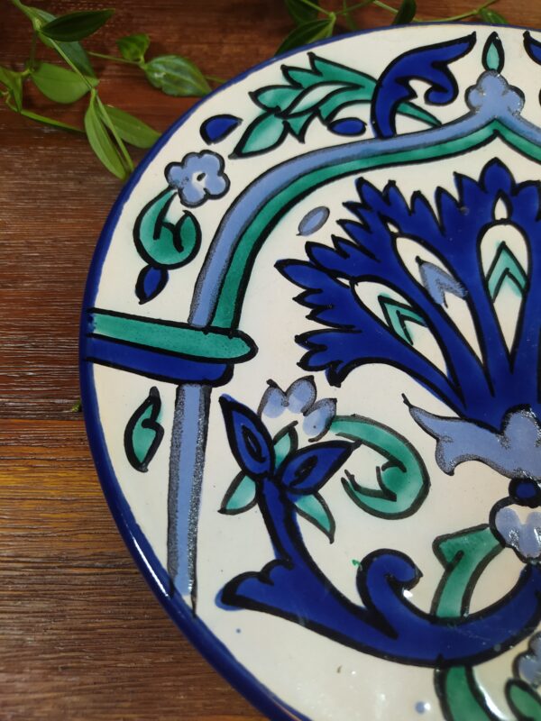 Assiette aux Motifs Orientaux et Camaïeu de Bleu – Image 3