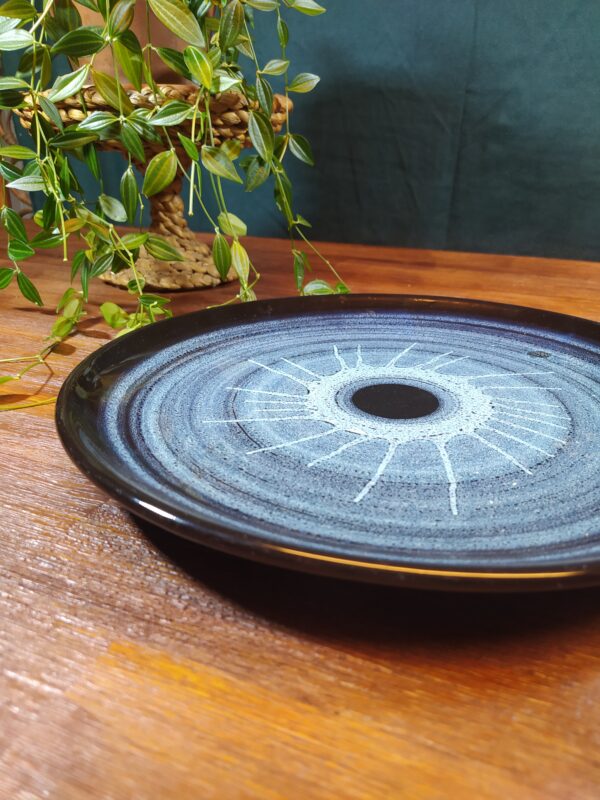 Assiette en Céramique avec Effets de Couleurs Bleu et Noir – Image 4