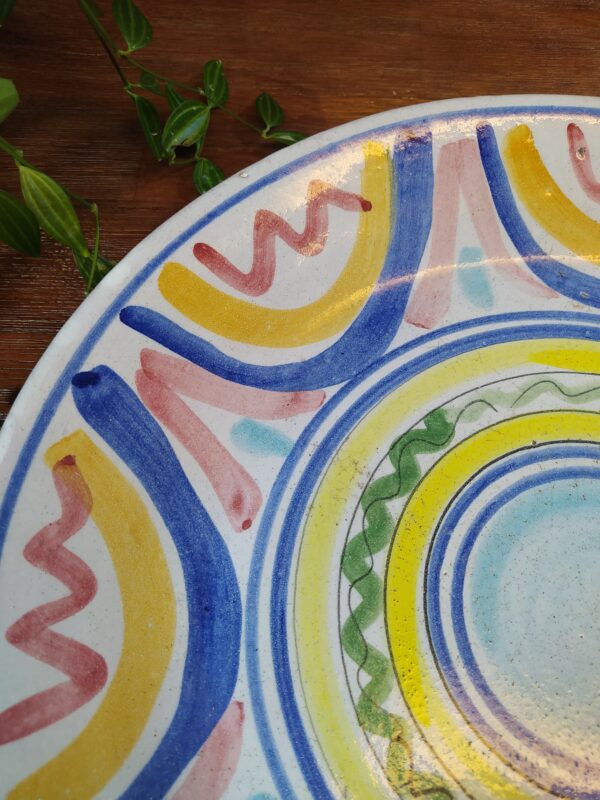 Assiette de Présentation XXL Motifs Cerclés Multicolores – Image 2