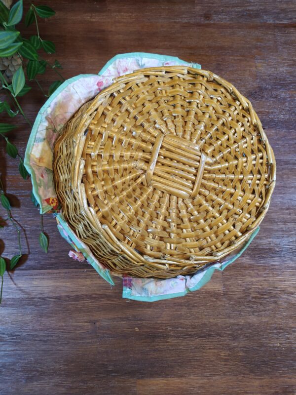 Panière ronde en osier tressé tissu fleuri multicolore vintage.