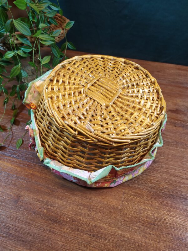 Panière Ronde en Osier Tressé et Tissu Fleuri – Image 11