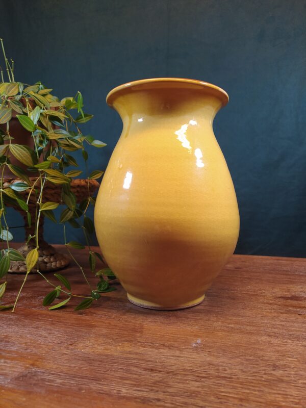 Vase potiche jarre en grès émaillé jaune moutarde vintage