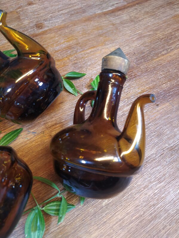 Mini Carafes/Flacons en Verre Ambré Vintages Huilier Vinaigrier ou Autre – Image 12
