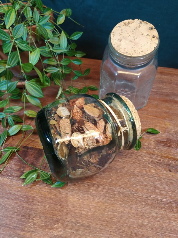 Bocal en Verre Vintage avec son Bouchon en Liège et Pot Pourri – Image 6