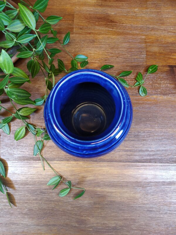 Petit Vase en Céramique Bleu Strié – Image 5