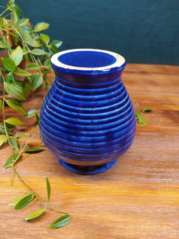 Petit Vase en Céramique Bleu Strié – Image 7