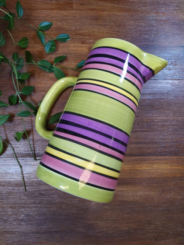 Carafe à rayures vertes et violettes Alinea brocadabra