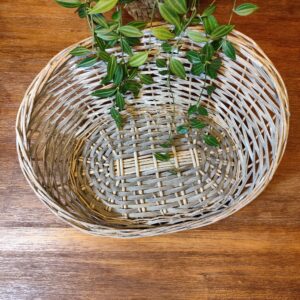 Panier en Osier Tressé Teinte Grise Délavée