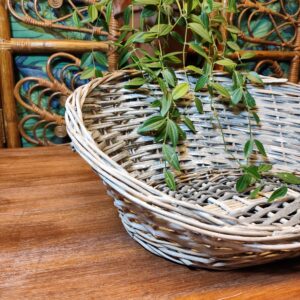 Panier en Osier Tressé Teinte Grise Délavée