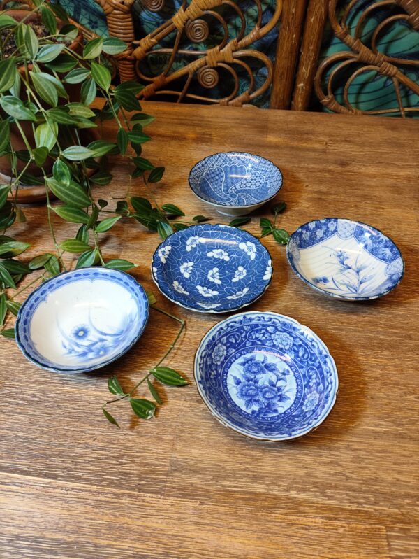 Assortiment de 5 Coupelles en Céramique de Bleu Vêtues – Image 7