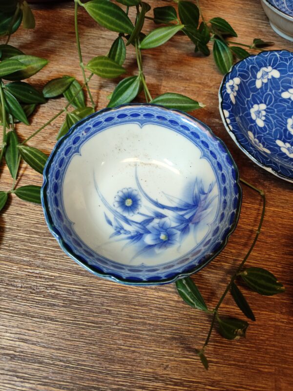 Assortiment de 5 Coupelles en Céramique de Bleu Vêtues – Image 2