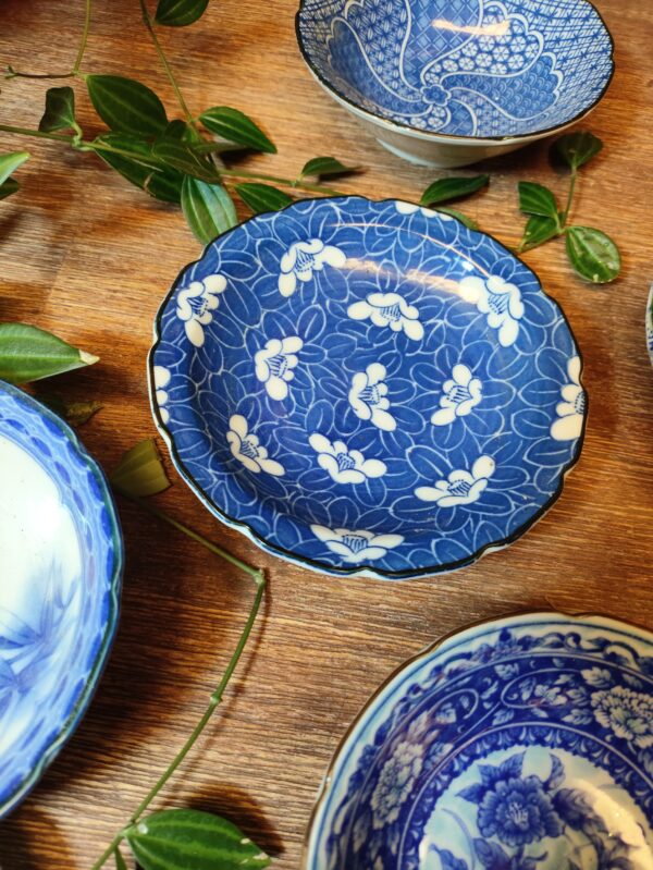 Assortiment de 5 Coupelles en Céramique de Bleu Vêtues – Image 3