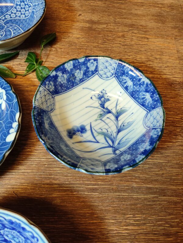 Assortiment de 5 Coupelles en Céramique de Bleu Vêtues – Image 4