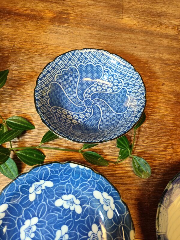 Assortiment de 5 Coupelles en Céramique de Bleu Vêtues – Image 6