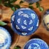 Assortiment de 5 Coupelles en Céramique de Bleu Vêtues – Image 8