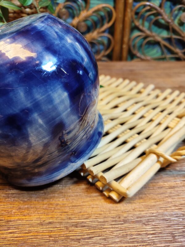 Petit Vase Bleu en Grés Emaillé Peint à la Main – Image 6