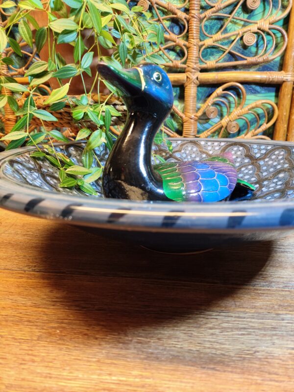 Canard Décoratif en Bois et Résine Bleu Vert et Violet – Image 6