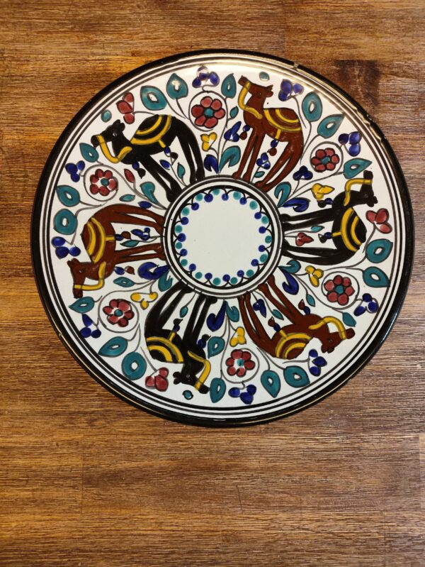 Assiette de Présentation en Grès au Style Oriental et Motifs Colorés