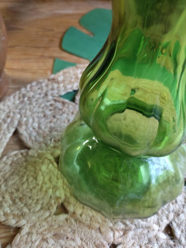 Vase Vert en Verre Moulé – Image 3