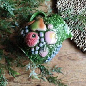 Pichet Barbotine Motifs Fruits