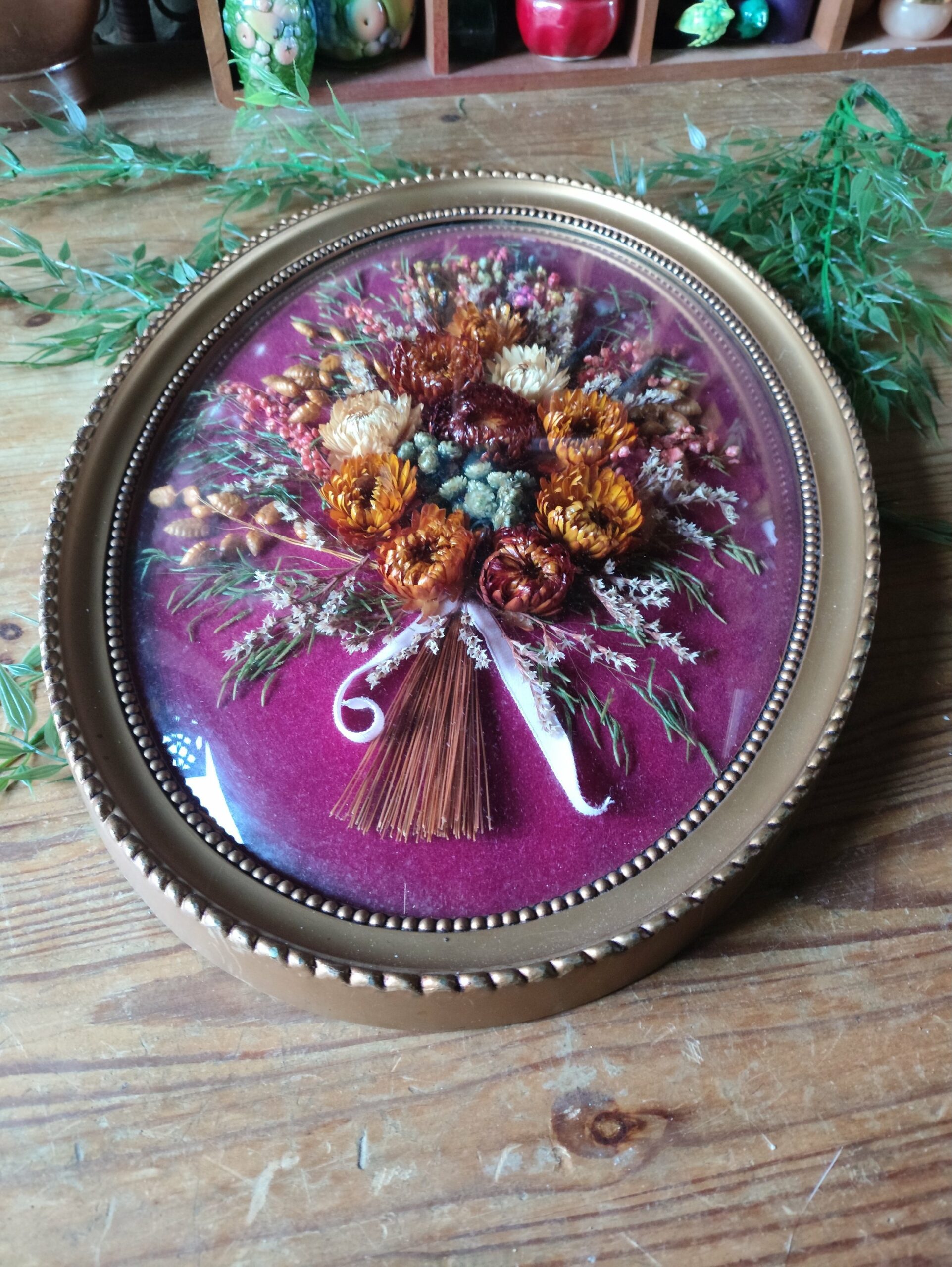 Cadre Bombé Fleurs Séchées Bordeaux – Image 3