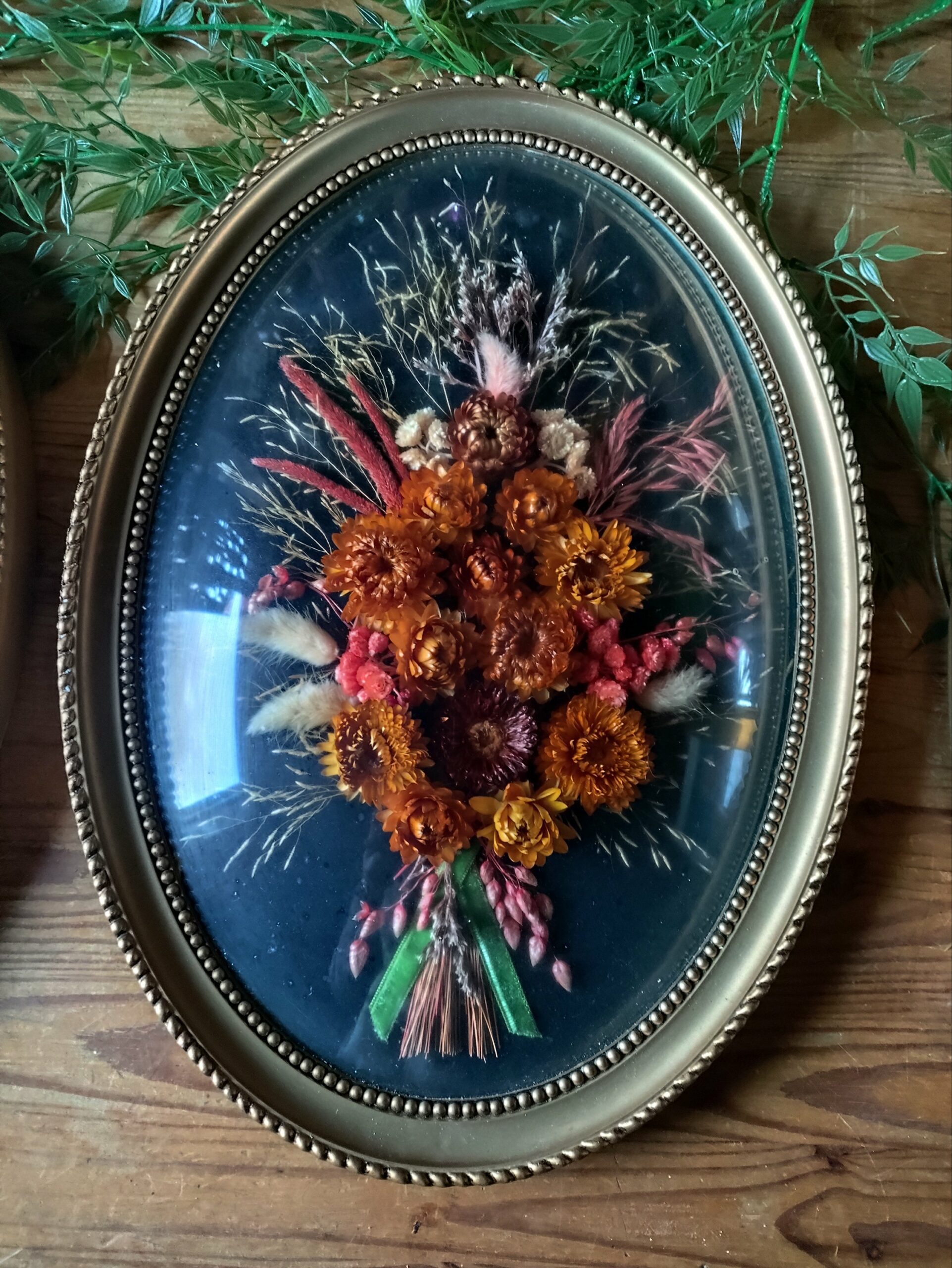 Cadre Bombé Fleurs Séchées Noir – Image 2