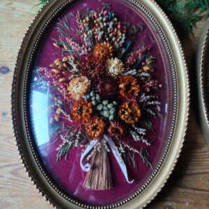 Cadre Bombé Fleurs Séchées Bordeaux
