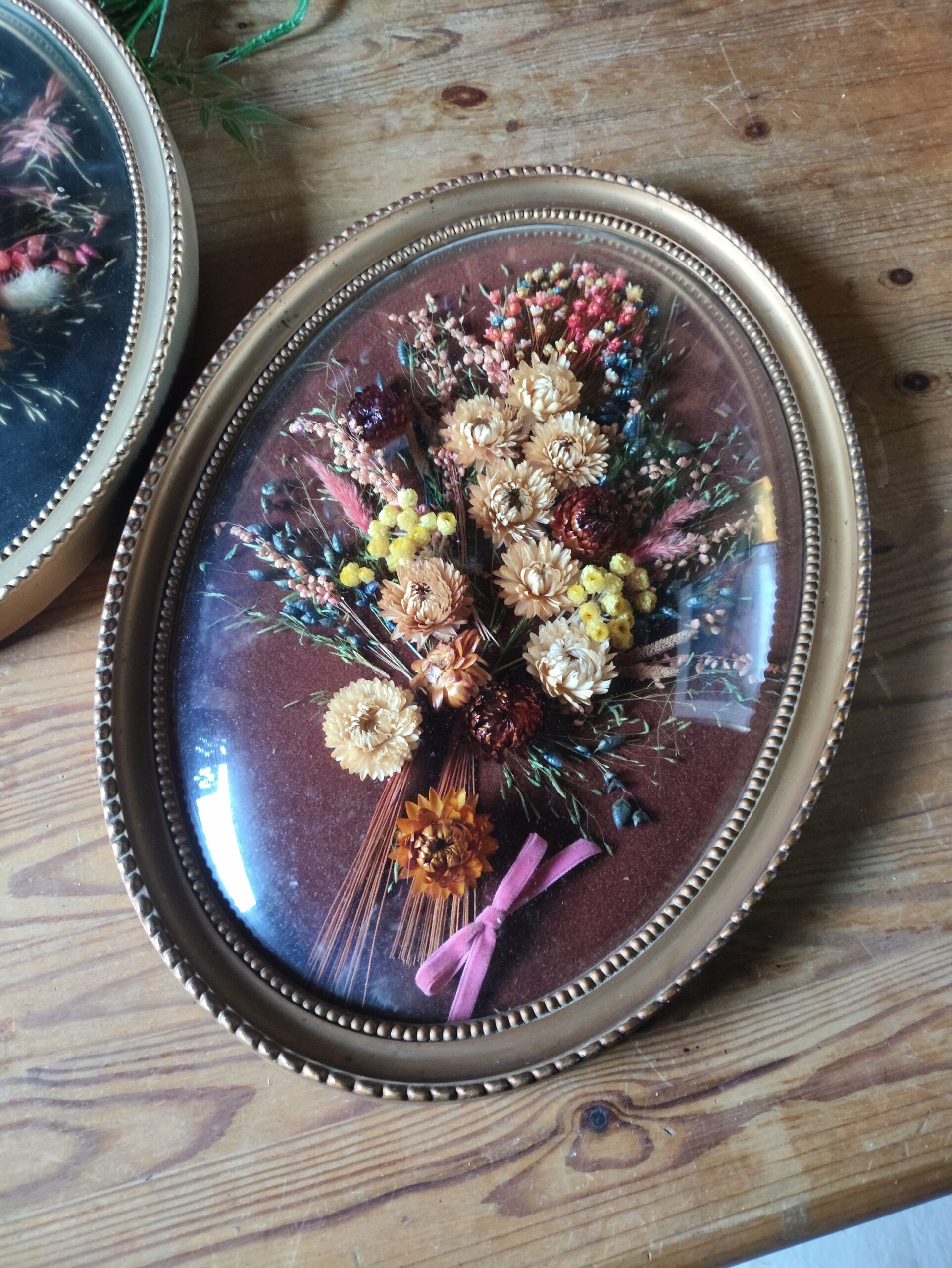 Cadre Bombé Fleurs Séchées Marron – Image 3