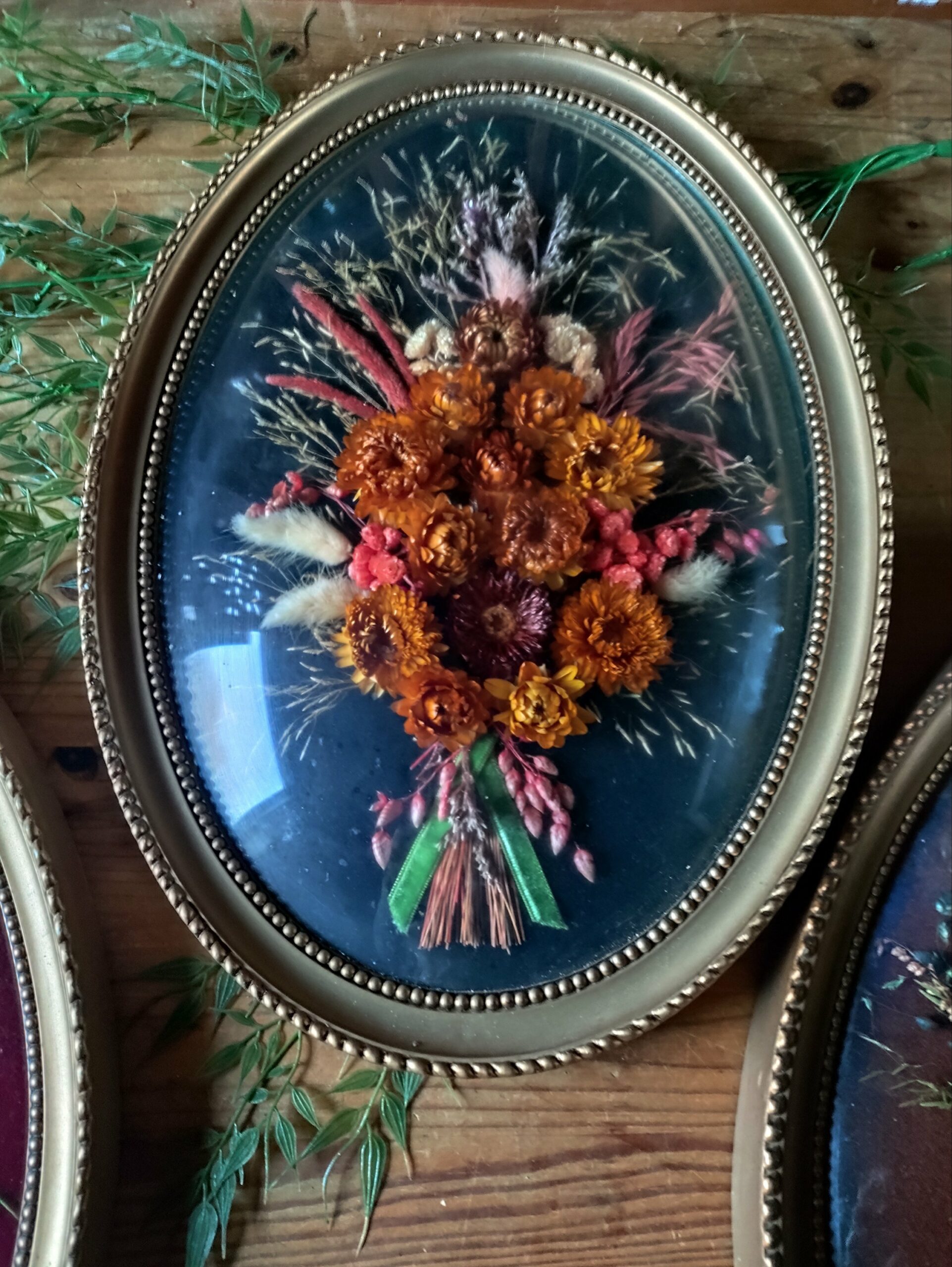 Cadre Bombé Fleurs Séchées Noir – Image 4