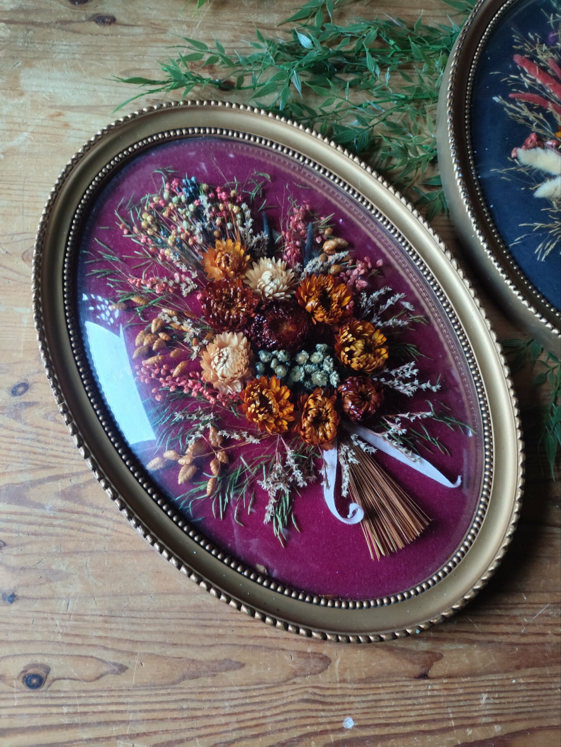 Cadre Bombé Fleurs Séchées Bordeaux – Image 4
